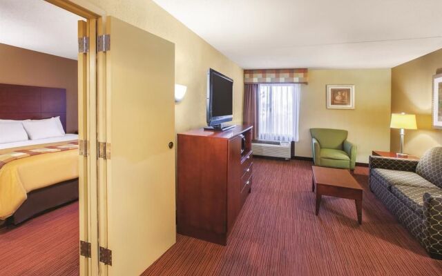 La Quinta Inn & Suites Canton