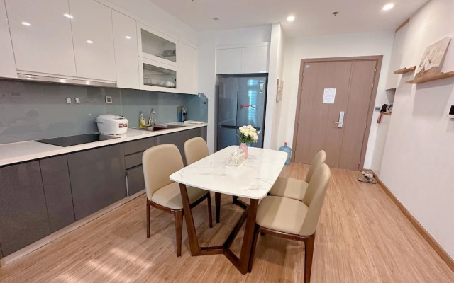 Luna's House Luxury Apartment at Vinhomes Metropolis