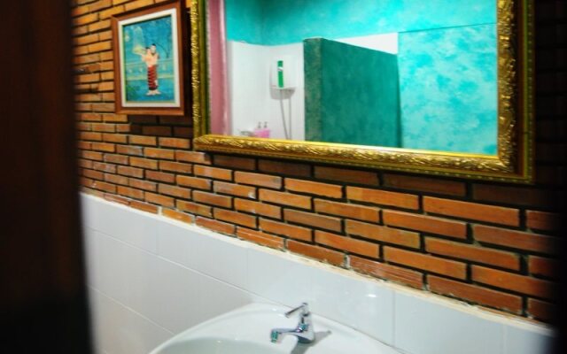 Jangmuang Gallery House