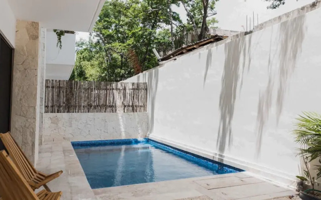 Modern 1BR w Private Pool Surround Speakers