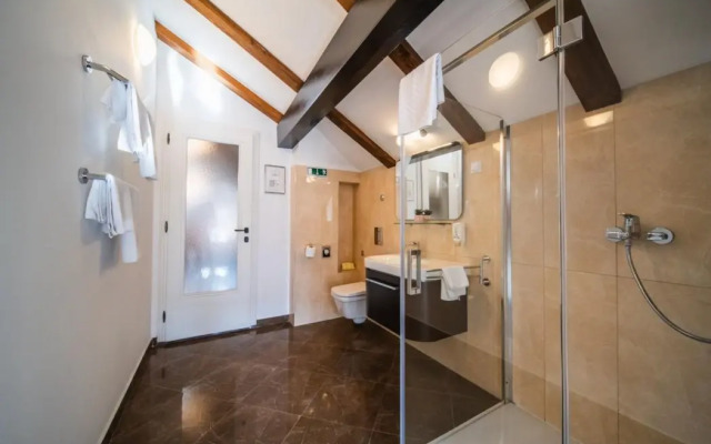SUNce Palace Apartments with free offsite parking