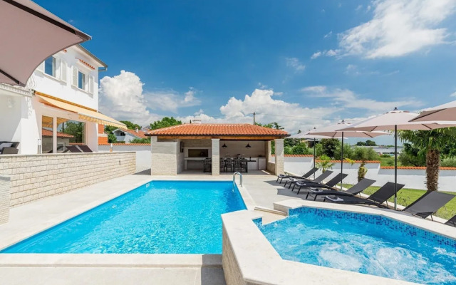 Aesthetic Villa With Private Pool
