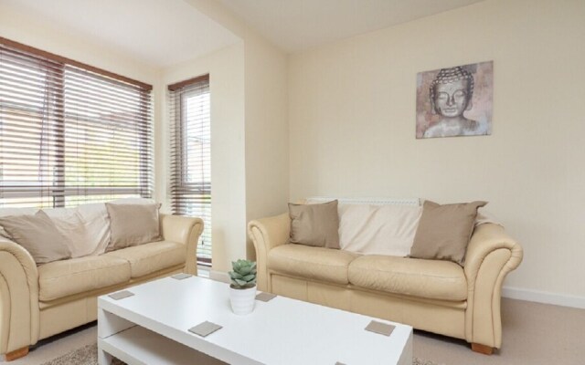 Open plan 2 Bedroom Apartment