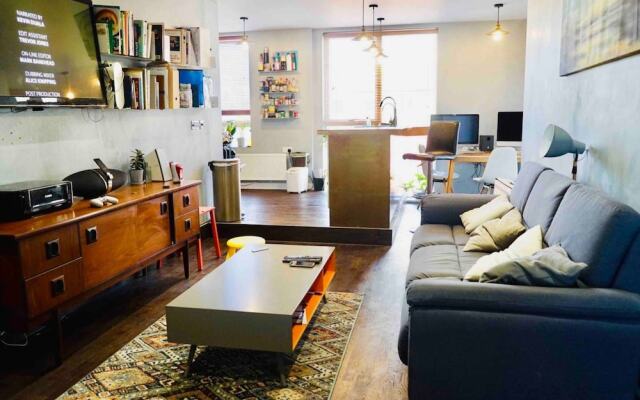 Modern 1 Bedroom Apartment in Central Location