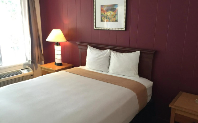 Holiday Lodge