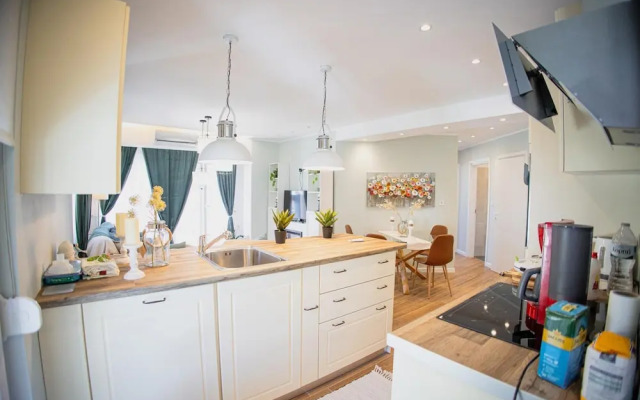 Valentini s Uptown Flat