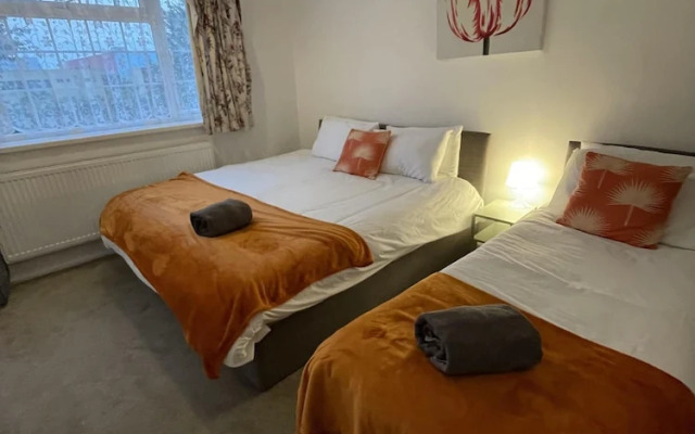 Immaculate 3-bed House in Luton
