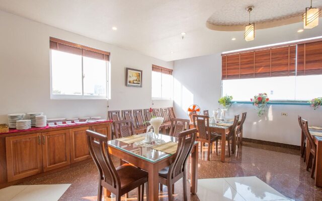 Premium White Lion Hotel