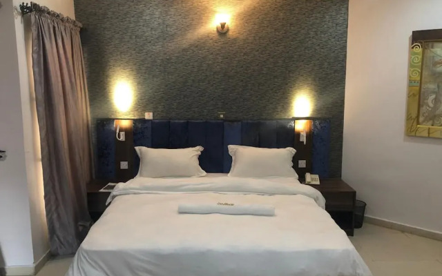 Solitude Hotel Yaba