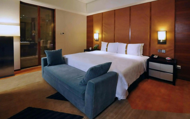 Holiday Inn Qingdao City Centre by IHG
