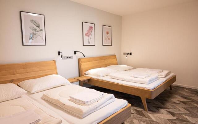 ART Hostel & Apartments
