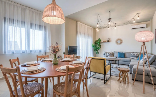 Vinyl 3-Bedroom Apartment in Zouk Mikael