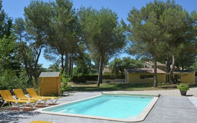 Lush Villa in Beaucaire With Swimming Pool