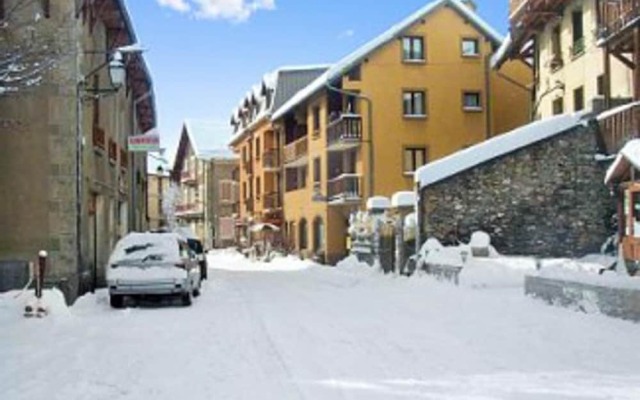 Apartment With one Bedroom in Aiguilles, With Wonderful Mountain View