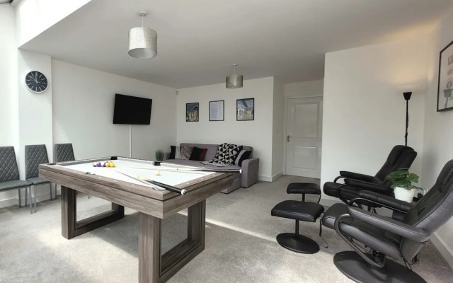 Last Minute Deals 4BR House of Four Chimneys