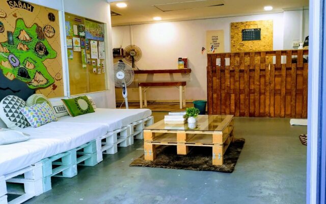 Get Inn Backpackers