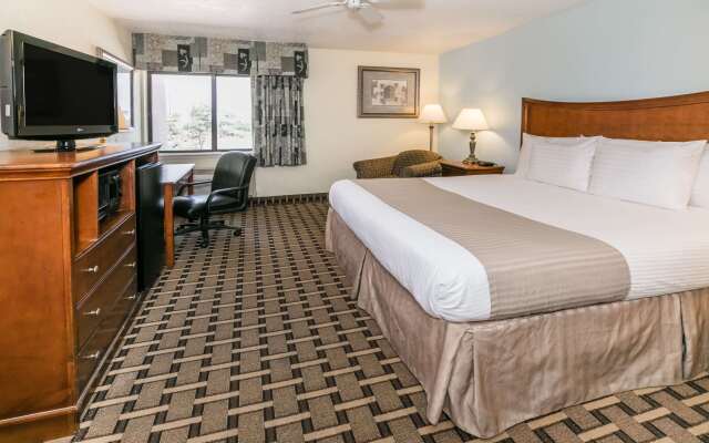 Baymont by Wyndham Arlington At Six Flags Dr