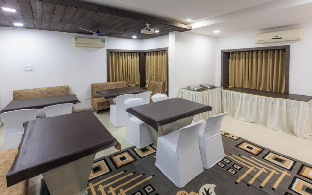 Treebo Shembekars Inn