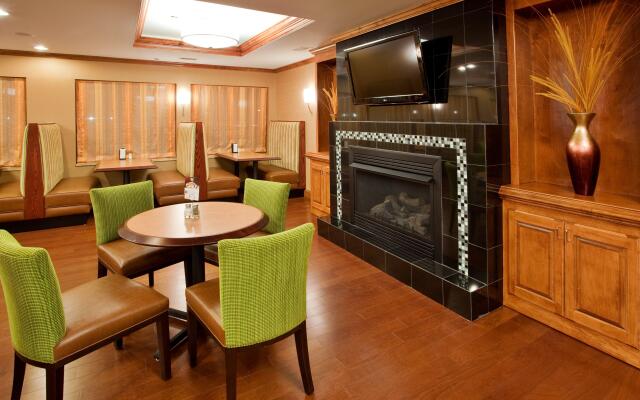 Holiday Inn Express Hotel & Suites Fredericksburg, an IHG Hotel