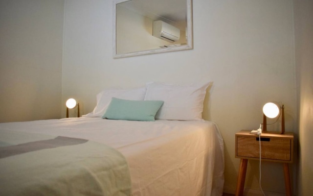 Stylish Cute Cottage in McMahons Point – Guest Rooms – Sydney