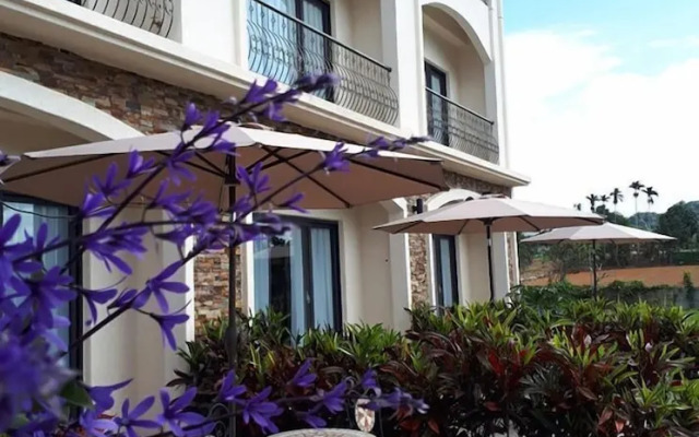 Chulu Manor Hotel