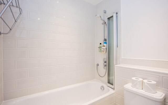 Spacious 2 Bedroom Flat With Garden