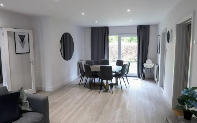 3 Bed Private Bungalow Close to Amenities, Wifi, Parking