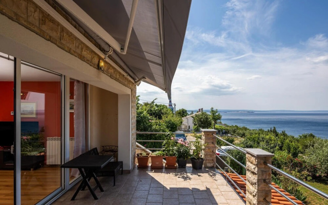 Colourful Seaview Apartment