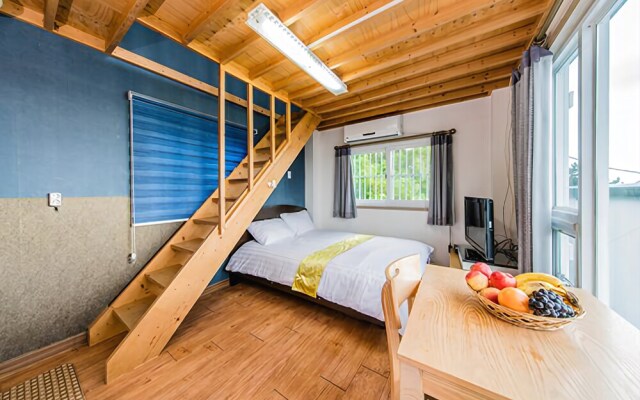Yeosu White Village Pension