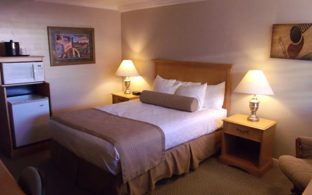 Econo Lodge Inn & Suites
