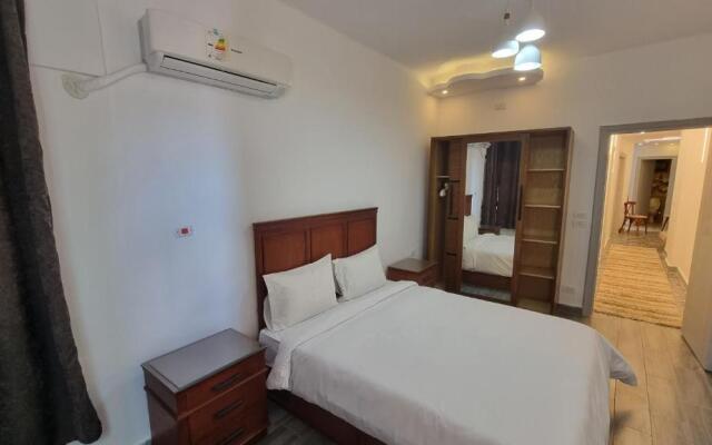 Alex Gate apartment - families only