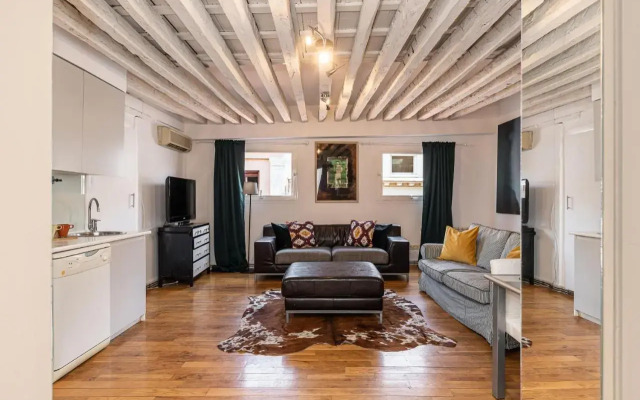 BNBHolder Charming Duplex Attic SOL