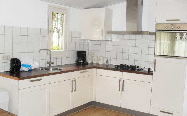 Well Kept Chalet With Dishwasher, Near Maastricht