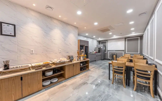 Theban Hotel
