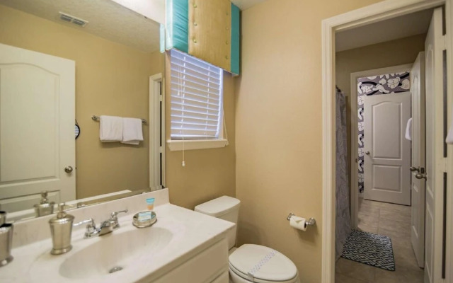4970 Trafalgar Village