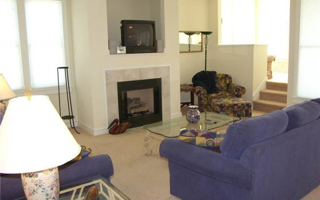 Harbour Place 4101 3 Br condo by RedAwning