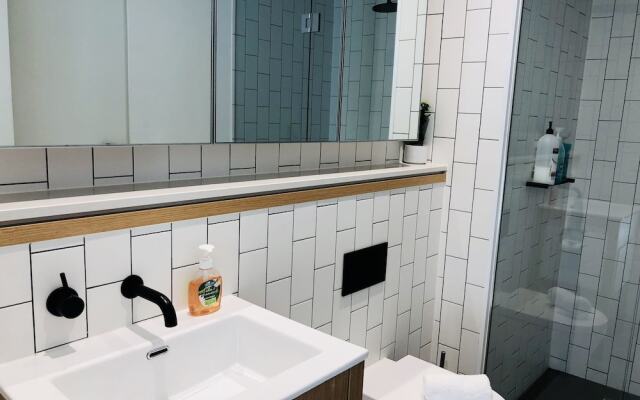 Explore Docklands Lovely Apartment LVL8