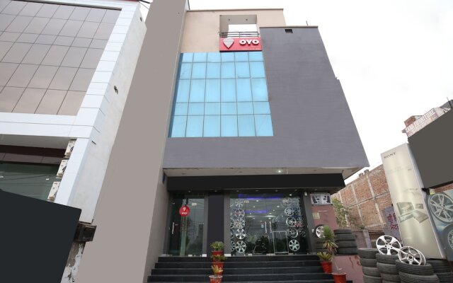 OYO 3131 Hotel BR Inn