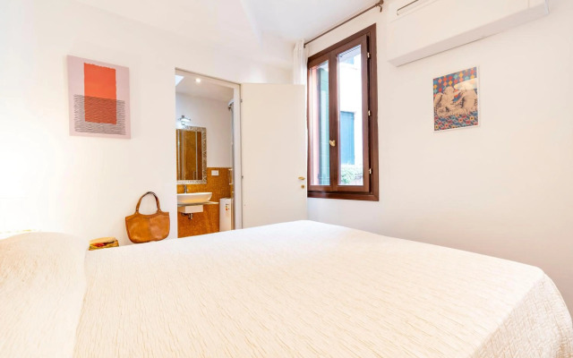 Contemporary Apartment in Venice FF