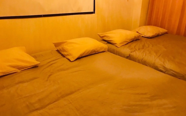 Local Nishijin Apartment