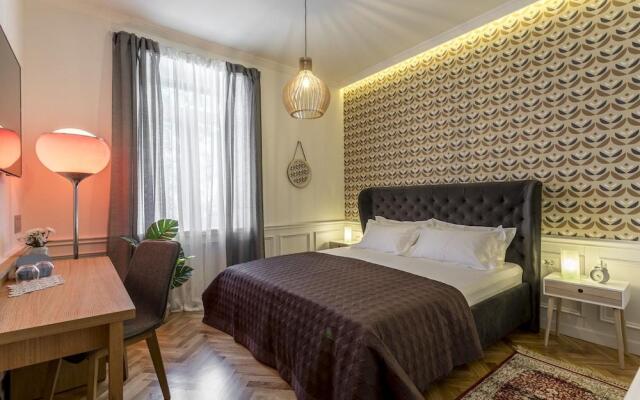 Evala luxury rooms with pool and garden