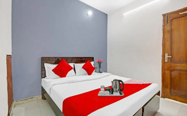 Oyo Flagship 703124 Hotel The Royal