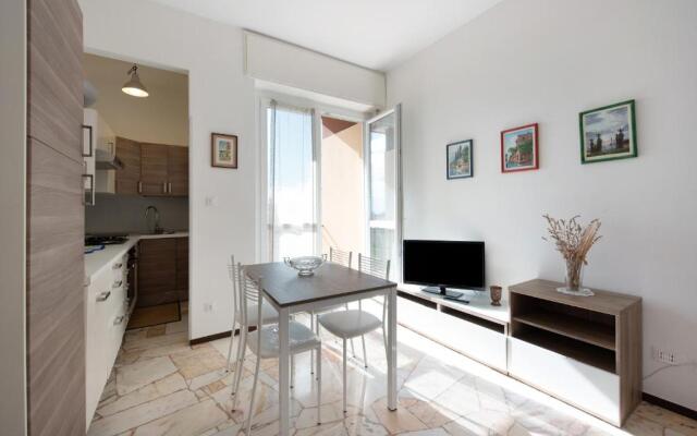 Bilocale Corosu Con 2 Balconi