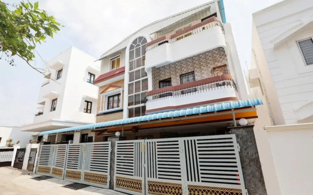 OYO Home 29985 Vibrant 1BHK Near IG Square