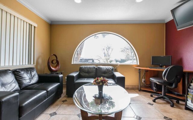 Rodeway Inn Escondido Downtown