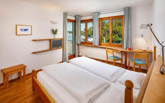 Hotel Schiff – Guest Rooms – Freienbach