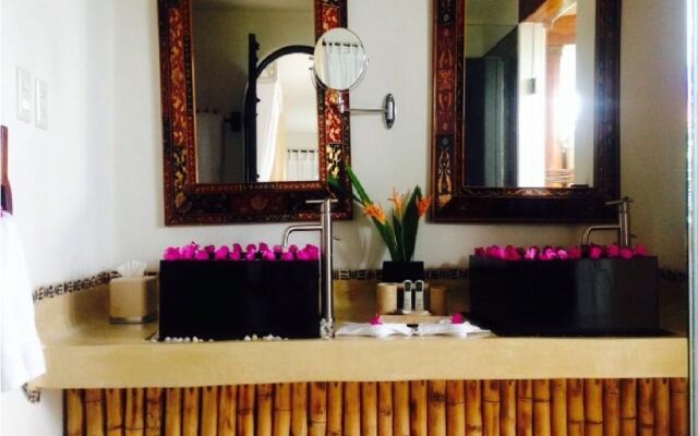 Tentaciones Hotel & Lounge Pool - Adults Only