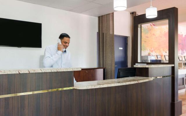 Brit Hotel Confort CAMBRAI