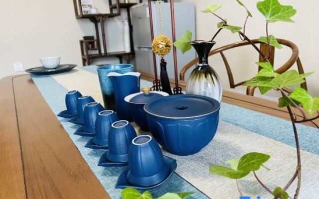 The yard under the mountain