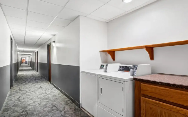 America's Inn & Suites Auburn